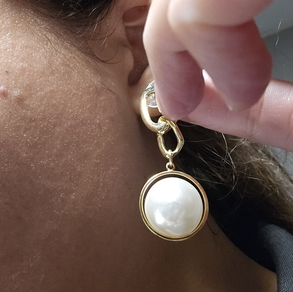 Genuine Shell Pearl Drop Earrings 18k Gold Plated 4 ct - Picture 7 of 7